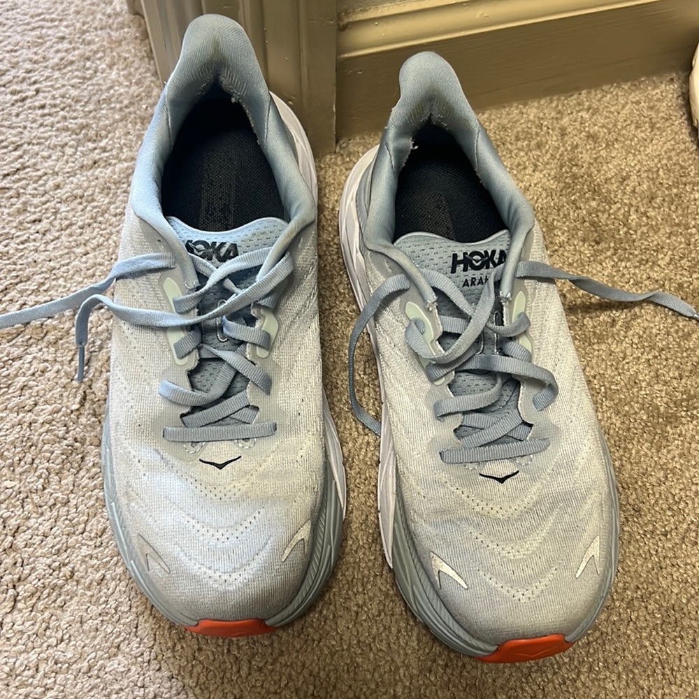 Woman’s Size 7 Arahi Hoka’s
